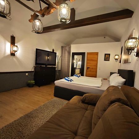 Pension Riverside In Leverkusen Hitdorf Am Rhein - Zentral An Der A1 Und 59 ภายนอก รูปภาพ